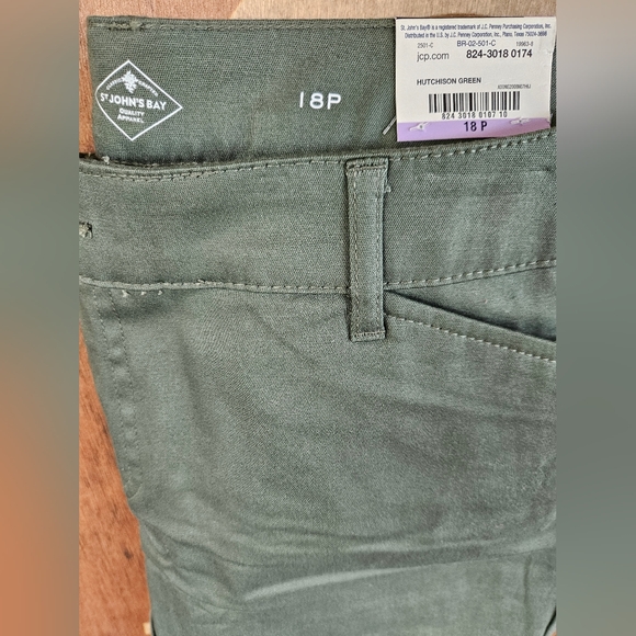 St. John's Bay Army Green Capris - Picture 6 of 10